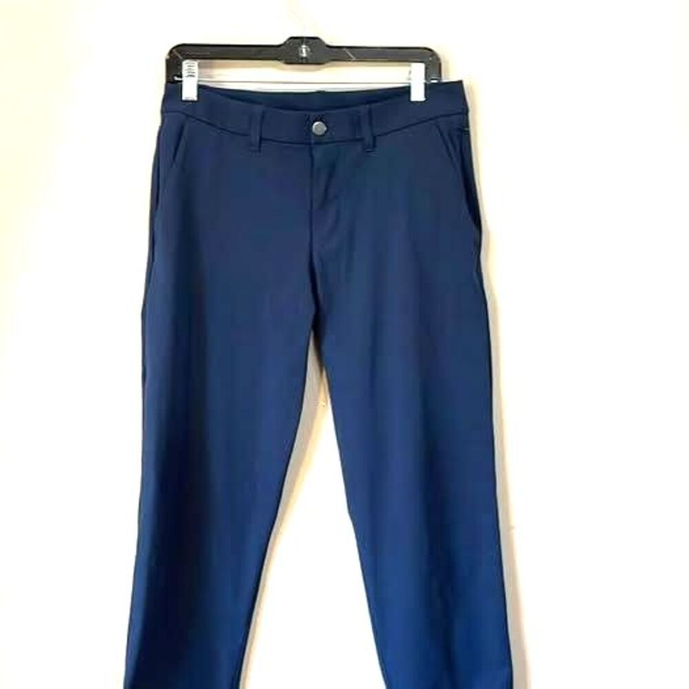 Lululemon classic ABC men’s navy size 30 x 28. Like new.